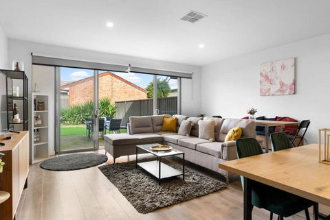 Mellow&Modernized Townhouse-3Beds-Quiet-Anzac Hwy - Accommodation Gladstone 2