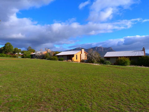Meringa Springs - Accommodation Gladstone 2