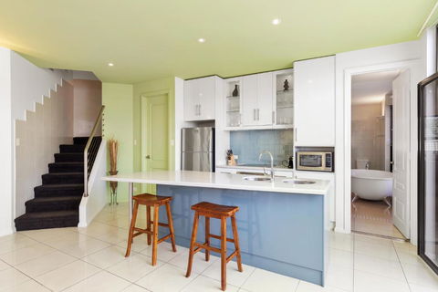 Merlot Verdelho Townhouses - Accommodation Gladstone 2