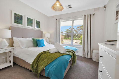 Mid Century 4 Bedroom Getaway In Barossa Vineyard - Accommodation Gladstone 1