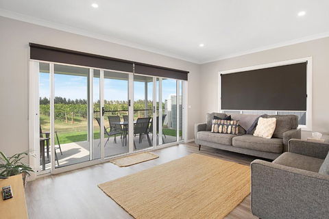 Milawa Vineyard Views - Guesthouse 1 - Accommodation Gladstone 3