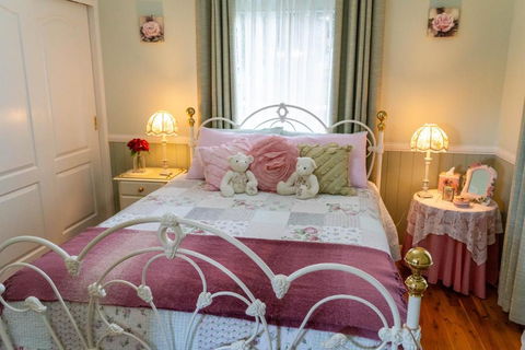 Milford Country Cottages - Accommodation Gladstone 2