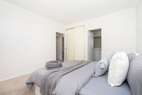Modern Midland Retreat 2br 1 Bth - Accommodation Gladstone 3