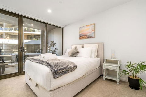 Modish Apartment Near Parliamentary Triangle - Accommodation Gladstone 0