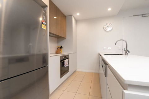 Modish Apartment Near Parliamentary Triangle - Accommodation Gladstone 2