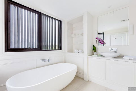 Miramare Gardens Boutique Accommodation - Accommodation Gladstone 3