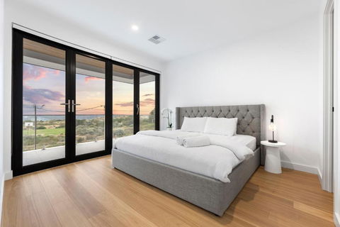 Moana Sands - Luxury Beachfront - Accommodation Gladstone 1