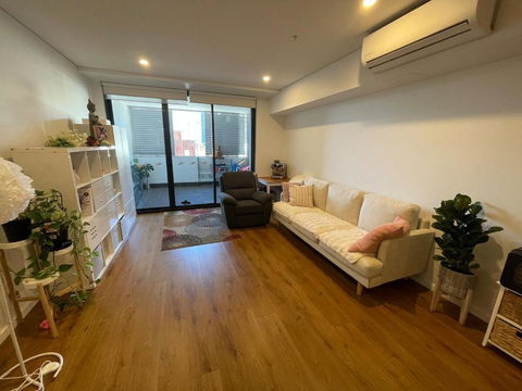 Modern Apartment Near Airport - Accommodation Gladstone 0