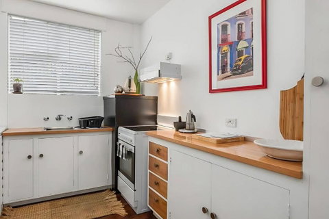 Modern City-Fringe Apartment In New Town - Accommodation Gladstone 3