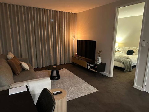 Modern Griffith Apartment - Accommodation Gladstone 3
