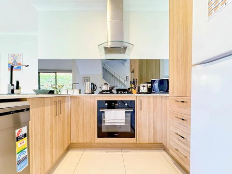 Modern Home In Central Oakleigh East - Accommodation Gladstone 3