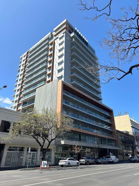 Modern One Bedroom Apartment At Morphett Street - Accommodation Gladstone 0