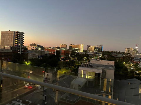 Modern One Bedroom Apartment At Morphett Street - Accommodation Gladstone 2