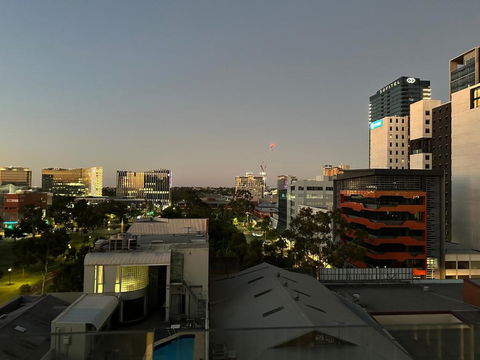 Modern One Bedroom Apartment At Morphett Street - Accommodation Gladstone 1