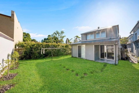 Modern Self-contained Studio At Crows Nest - Accommodation Gladstone 0
