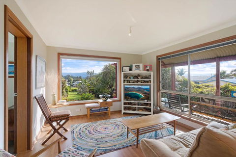 Monaro Cottage - Accommodation Gladstone 2