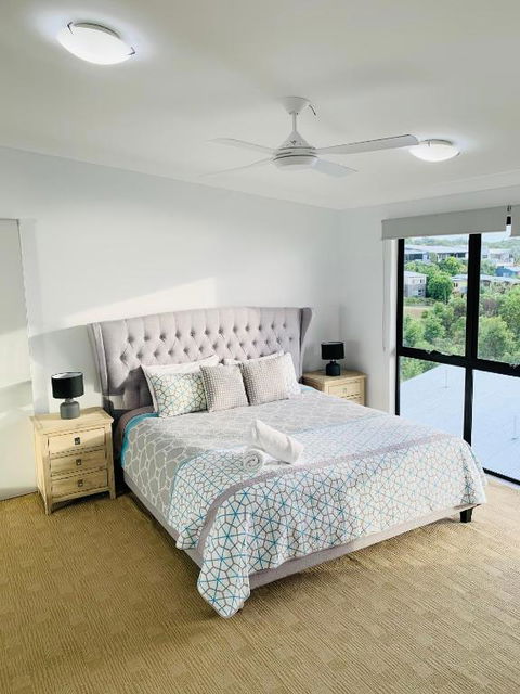 Moreton Magnificent Views - Accommodation Gladstone 2