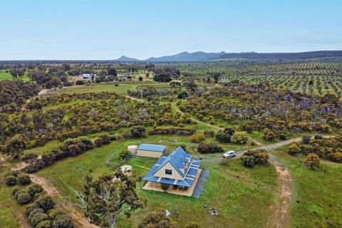 Morningside Farm House With Mountian Views... - Accommodation Gladstone 1