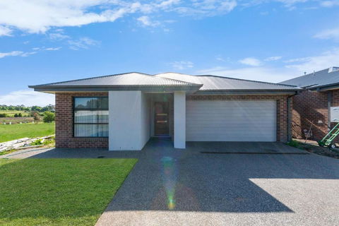 Morview Holiday Homes-Elephant - Accommodation Gladstone 1