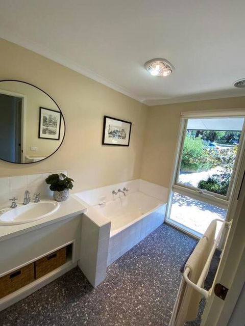 Mount Hope Estate Vineyard - Accommodation Gladstone 2