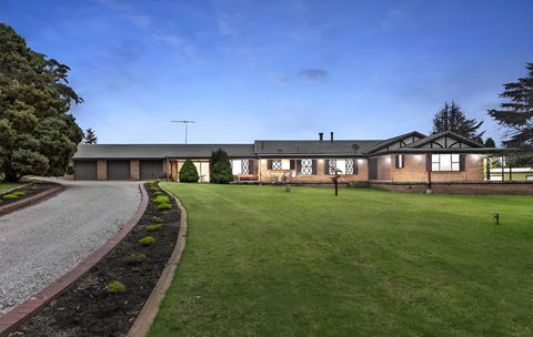 Mountain Culture Farm Stay - Pet Friendly - Accommodation Gladstone 0