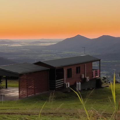 Mountain Edge Escape - Accommodation Gladstone 0