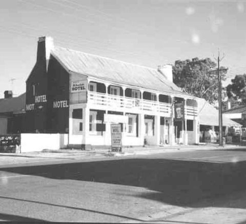 Mt. Remarkable Hotel Motel - Accommodation Gladstone 1