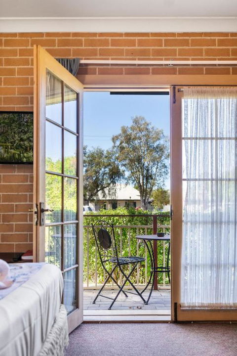 New Inn Motel - Accommodation Gladstone 0