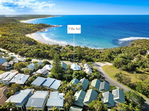 NEW Luxury Angourie Villa! Dream Location, WiFi ++ - Accommodation Gladstone 1