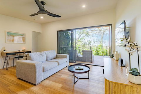 New - Our Treehouse Near Alex Beach - Accommodation Gladstone 0