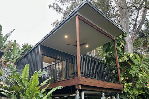 New - Our Treehouse Near Alex Beach - Accommodation Gladstone 1