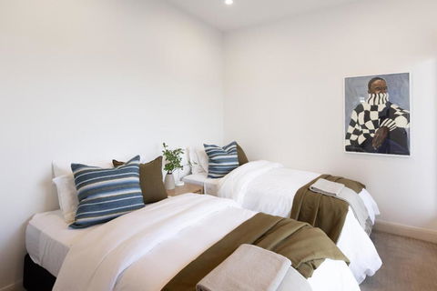 NEW Pleasant View Stays TORQUAY - Accommodation Gladstone 2