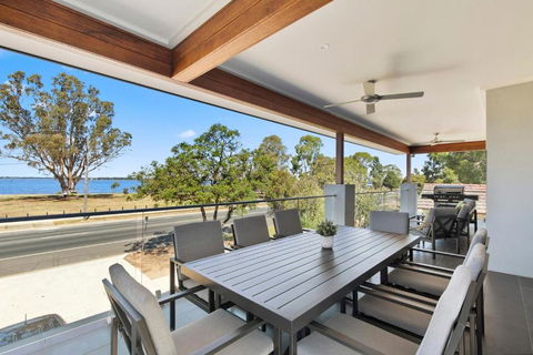 NEW - Sunrise Waters Holiday House - Accommodation Gladstone 0