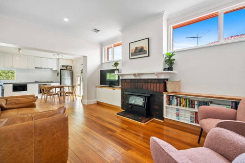 New Town Bungalow - A Leafy Family Haven - Accommodation Gladstone 0