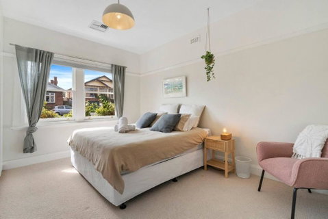 New Town Bungalow - A Leafy Family Haven - Accommodation Gladstone 3