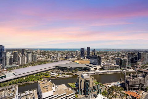 NEW Waterfront Living With Sublime Views 2B1B - Accommodation Gladstone 0