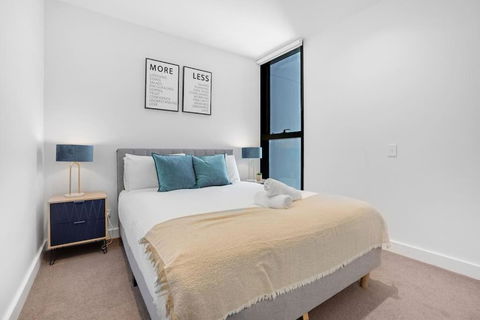 NEW Waterfront Living With Sublime Views 2B1B - Accommodation Gladstone 3
