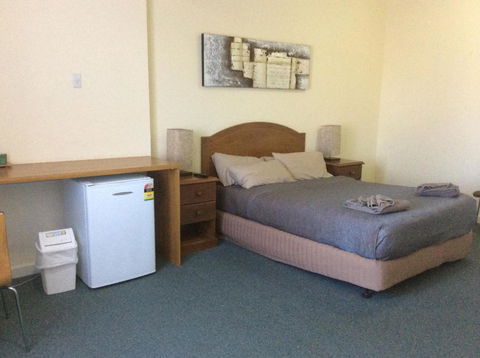 New Whyalla Hotel - Accommodation Gladstone 2