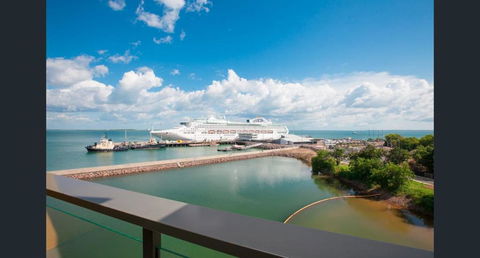 NEW - ZEN AT THE WATERFRONT - Luxury Waterfront Holiday Home For Families & Friends - Accommodation Gladstone 3