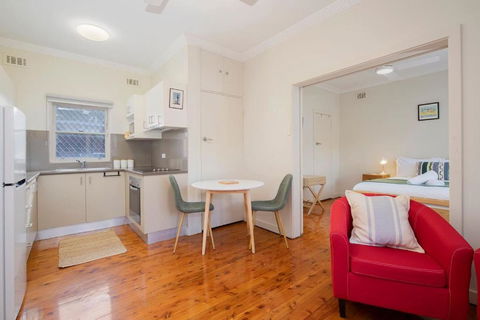 Newcastle Nook - Convenient Comforts In The CBD - Accommodation Gladstone 3