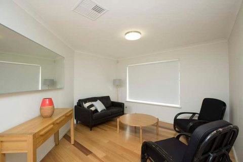 Mt Pleasant Short Stay - Accommodation Gladstone 3