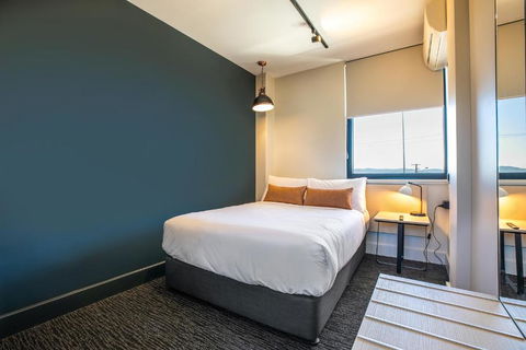 Nightcap At Chardons Corner Hotel - Accommodation Gladstone 3