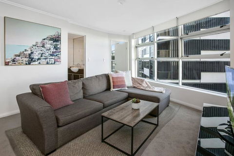 NS504 - Comfort And Convenience In North Sydney - Accommodation Gladstone 2