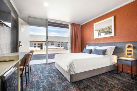 Nightcap At Horse & Jockey Hotel Warwick - Accommodation Gladstone 0