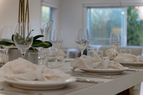 Newsom House - Stylish & Elegant Home With 4 King Beds - Accommodation Gladstone 1