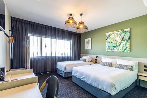 Nightcap At Commercial Hotel - Accommodation Gladstone 0