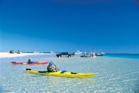 Ningaloo Club Backpackers - Accommodation Gladstone 2