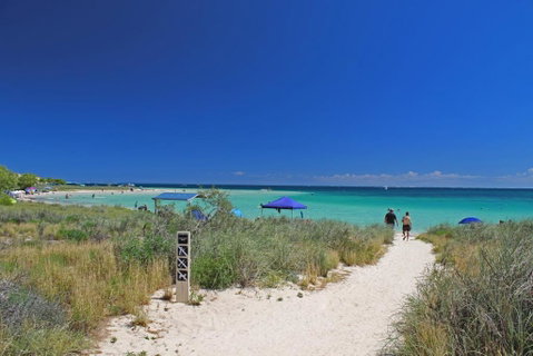 Ningaloo Club Backpackers - Accommodation Gladstone 1