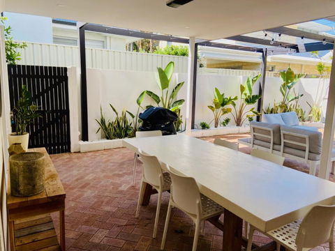 NOR214 - Northstead Coastal Charm - Accommodation Gladstone 1