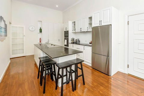 Normanville, Large Historic Three Bedroom Home - Accommodation Gladstone 2